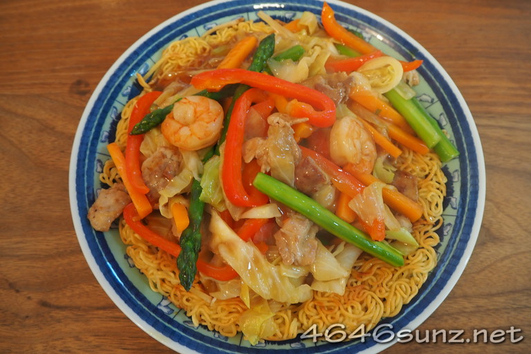 野菜たっぷりあんかけラーメンの完成品の写真